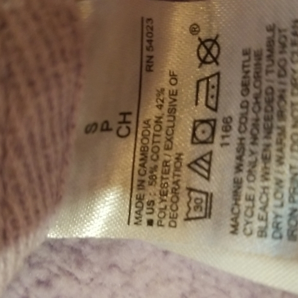 Old Navy | Lilac Graphic Hoodie - Picture 8 of 9